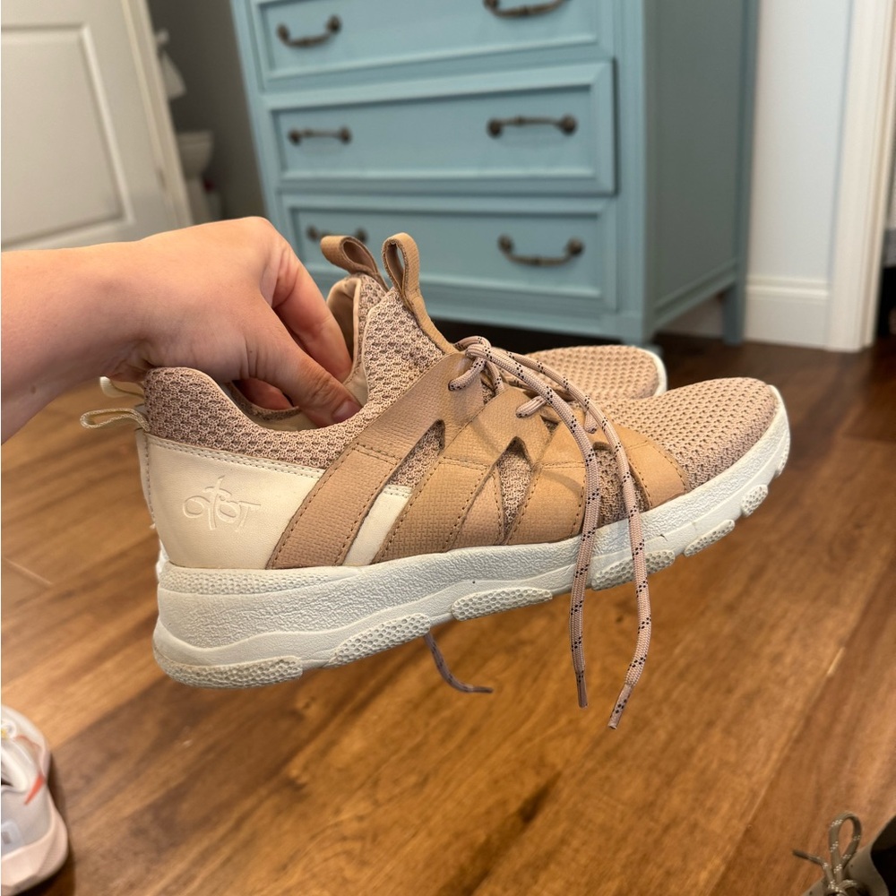 Otbt athletic shoes women’s
